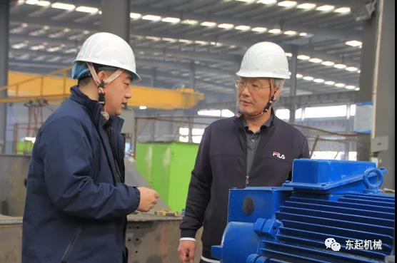 河南工業(yè)大學(xué)機(jī)電工程學(xué)院院長、碩士研究生導(dǎo)師惠延波教授等一行蒞臨東起集團(tuán)參觀考察
